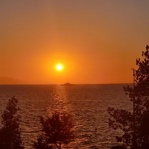 https://luxsmart-cozy-house-at-the-city-center-and-by-the.aegeanhotels.net