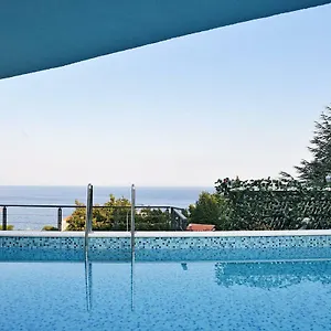 villa-ziza-luxury-apartments.in-istria.net/